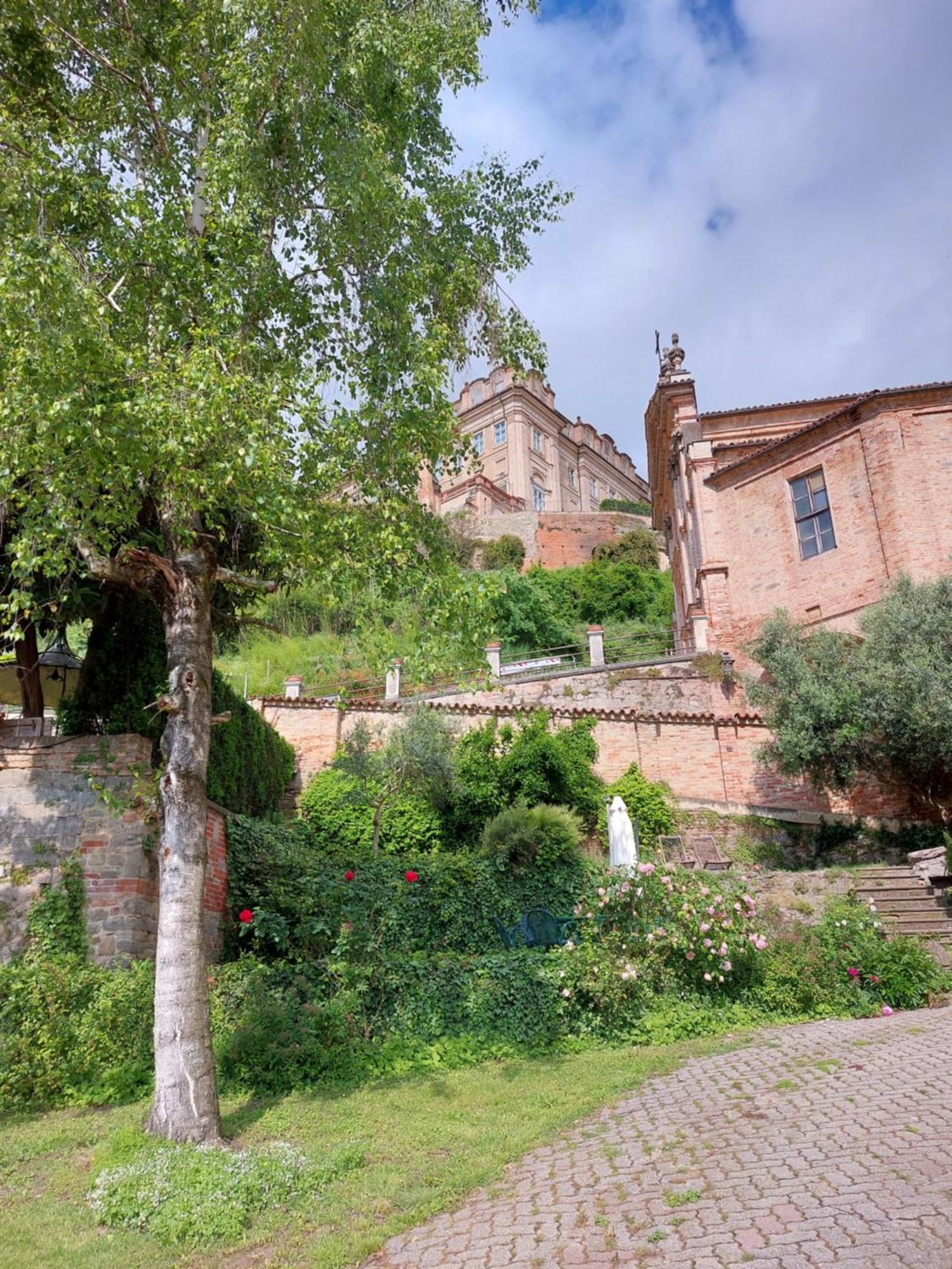 Il Giardino Di Olivia Apartment Guarene Exterior photo