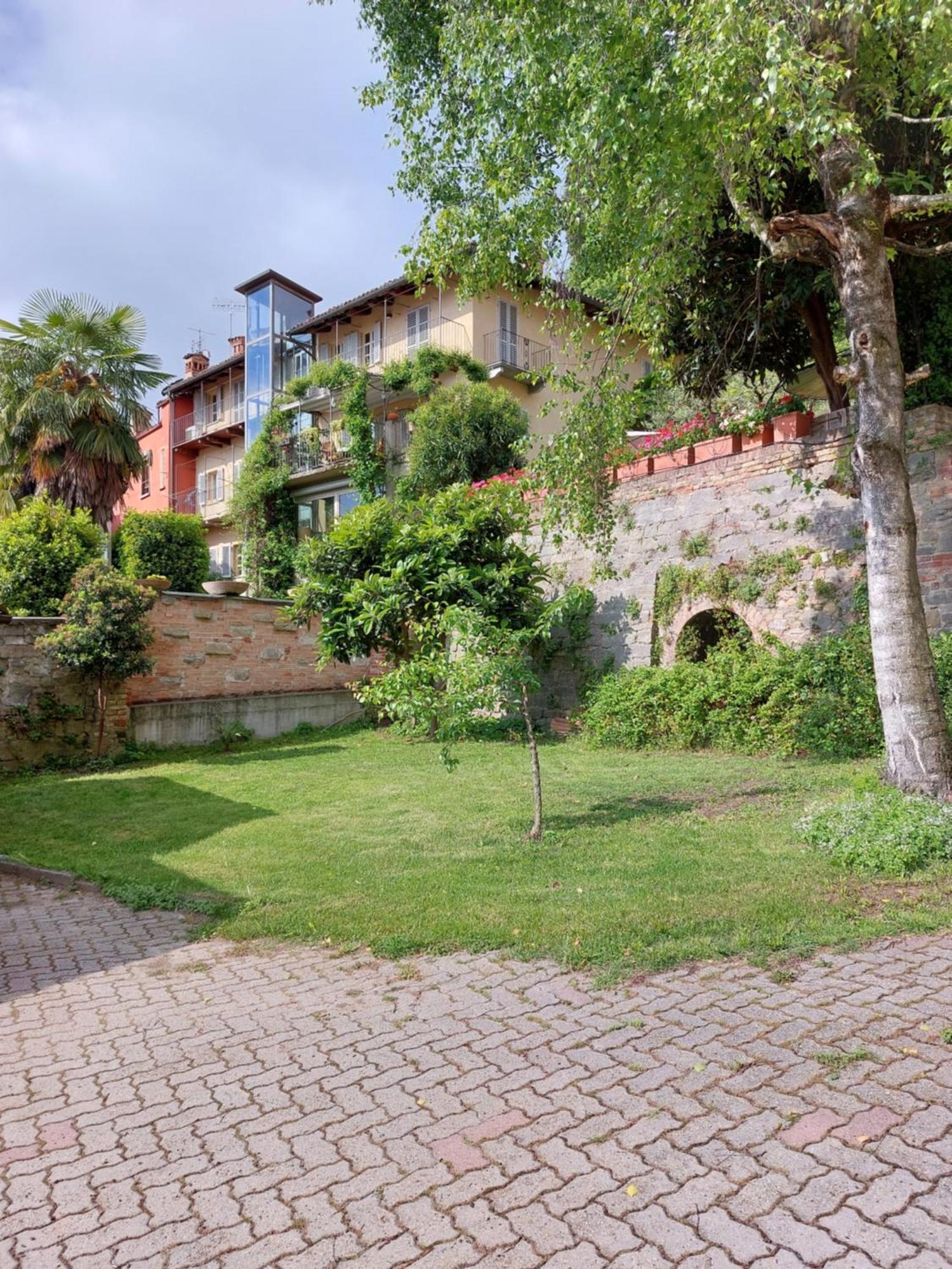 Il Giardino Di Olivia Apartment Guarene Exterior photo